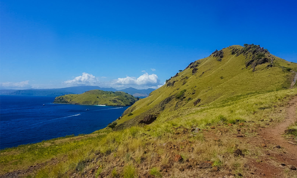 alt="Beautiful left view of Padar Island in Indonesia showing mountains and sea"