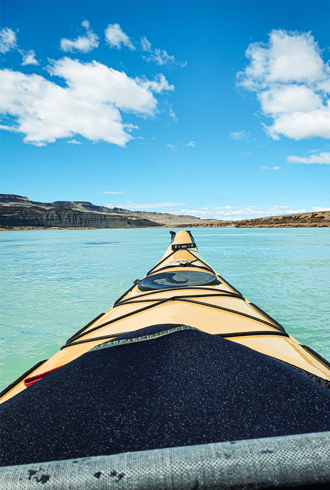 alt=“la-leona-river-kayak-santa-cruz-tour-patagonia”