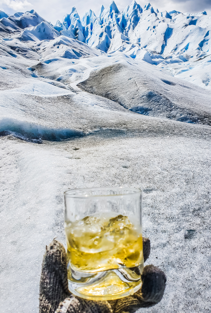 alt=“perito-moreno-whiskey-glass-glacial-ice”