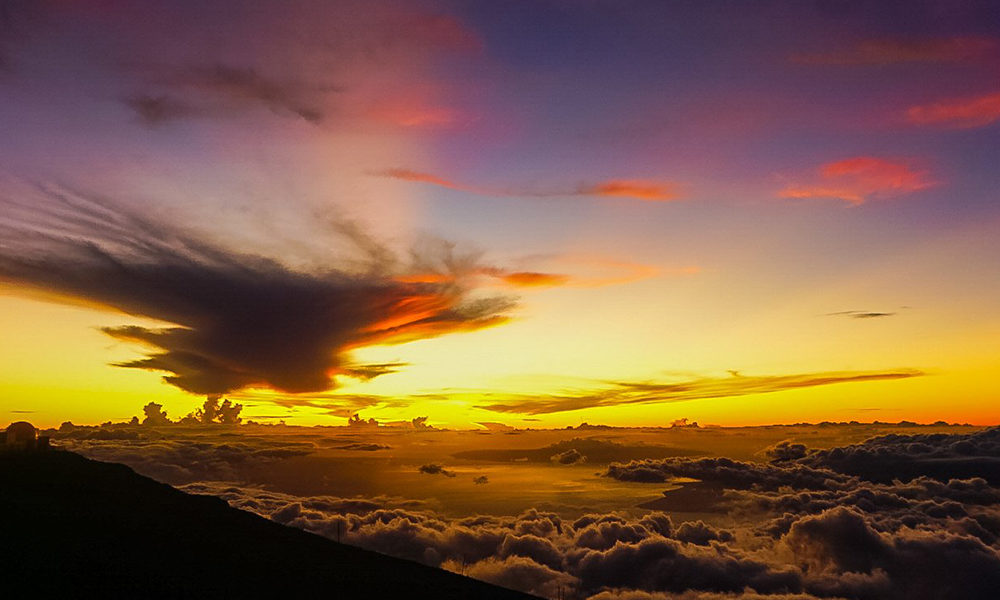 alt="Pink, Orange and Blue Sky Sunset at Haleakala Crater in Hawaii"