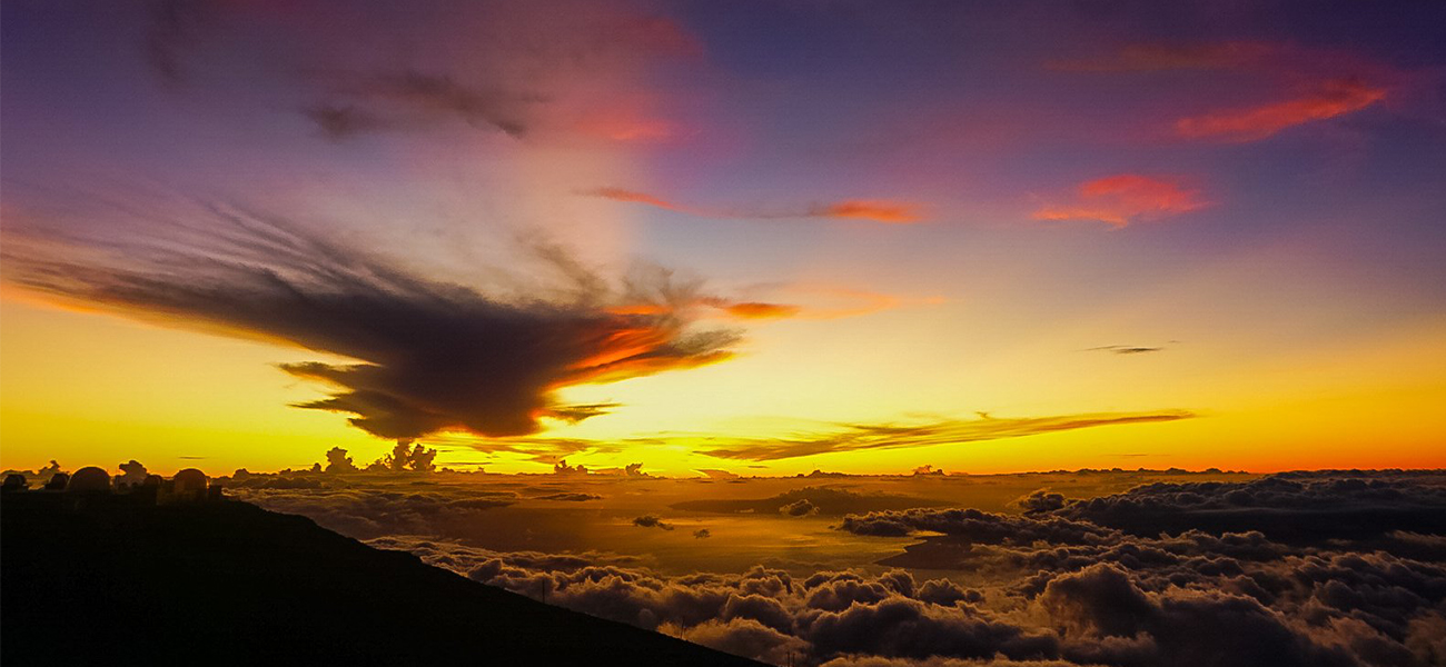 alt="Pink, Orange and Blue Sky Sunset at Haleakala Crater in Hawaii"