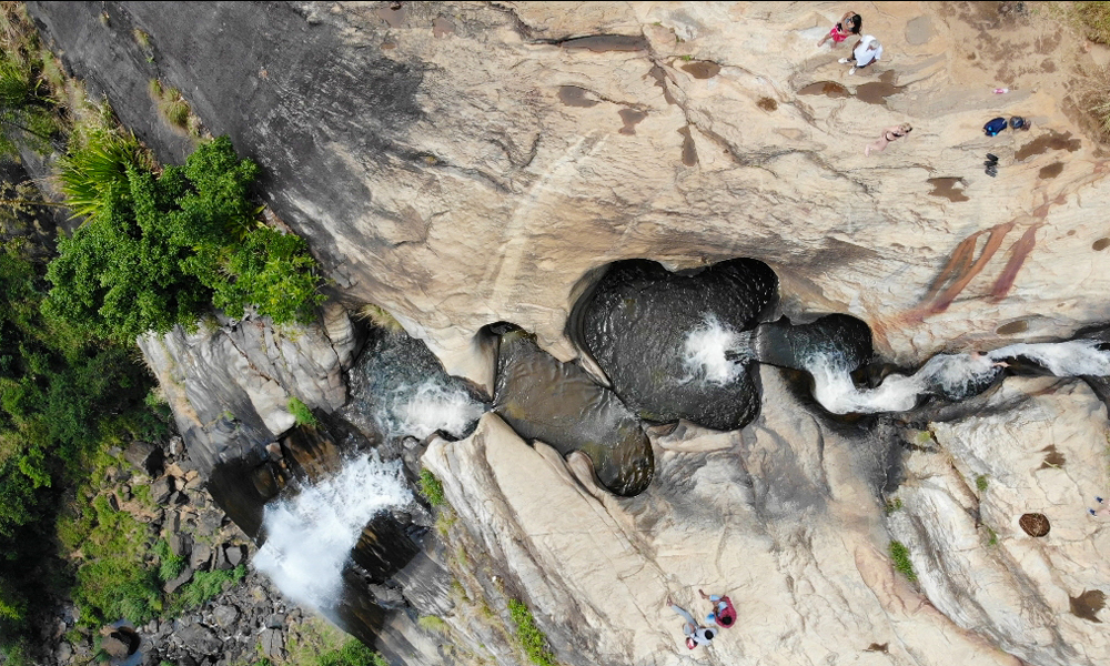 alt=“diyaluma-falls-drone-shot”