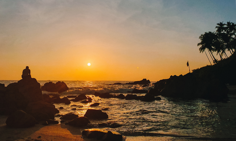 alt=“sunset-at-secret-beach-mirissa”