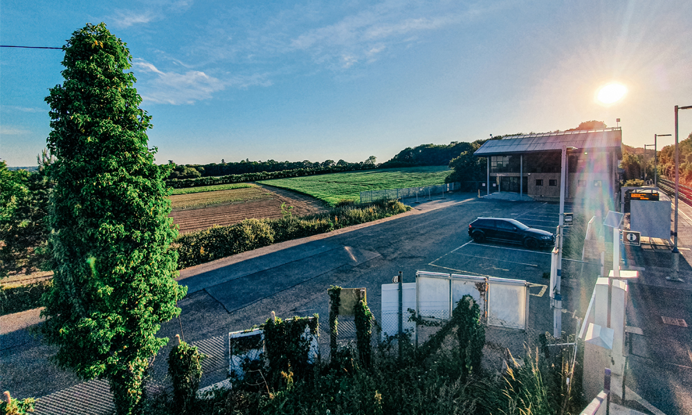 alt=“bekesbourne-station-sunrays”